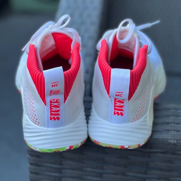 Size 11 - ADIDAS DAME 5 - Picture 2 of 6